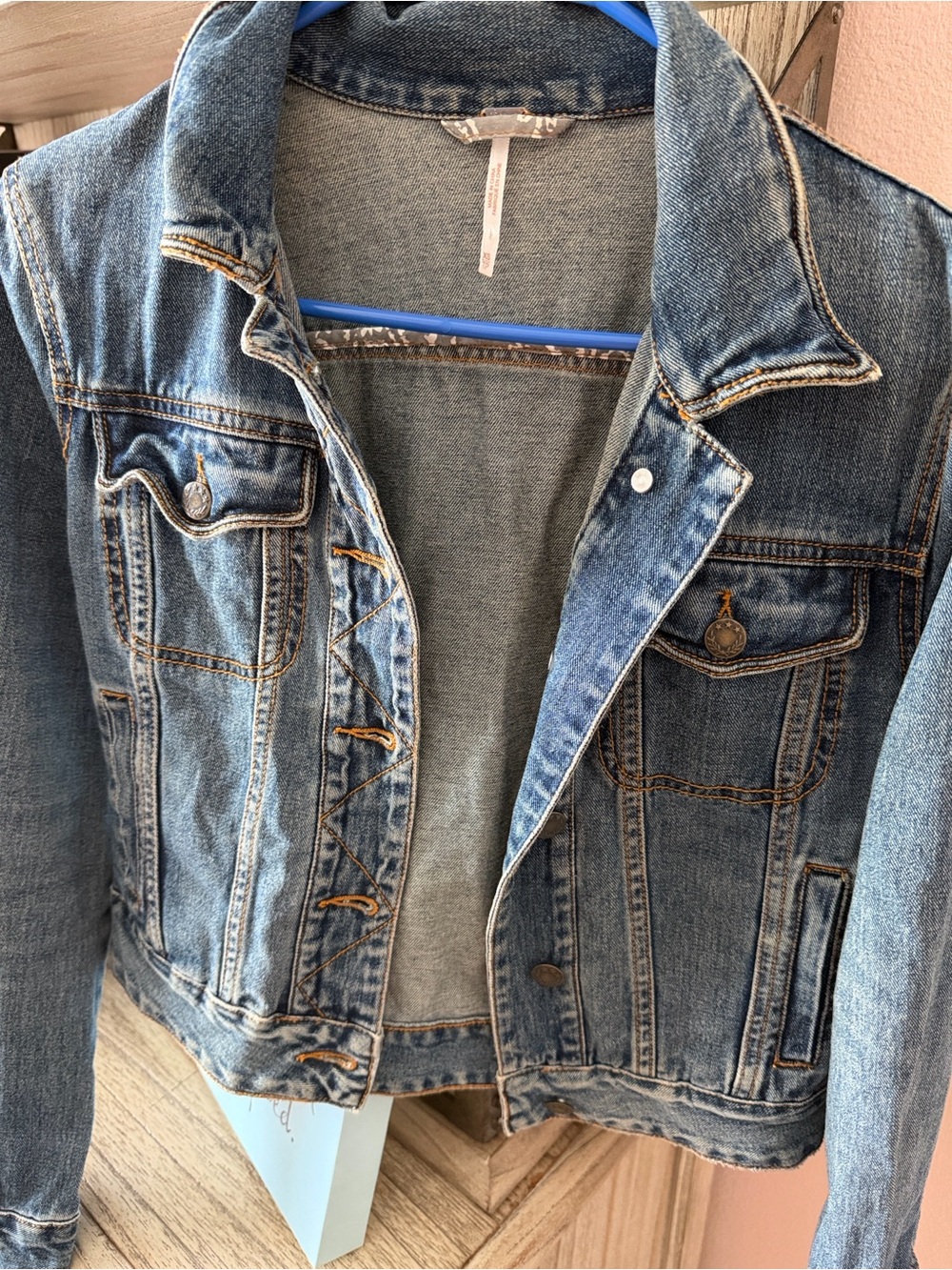 Free People Rumors Cropped Denim Jacket Medium Wash XS Button Front Trucker - Picture 3 of 7